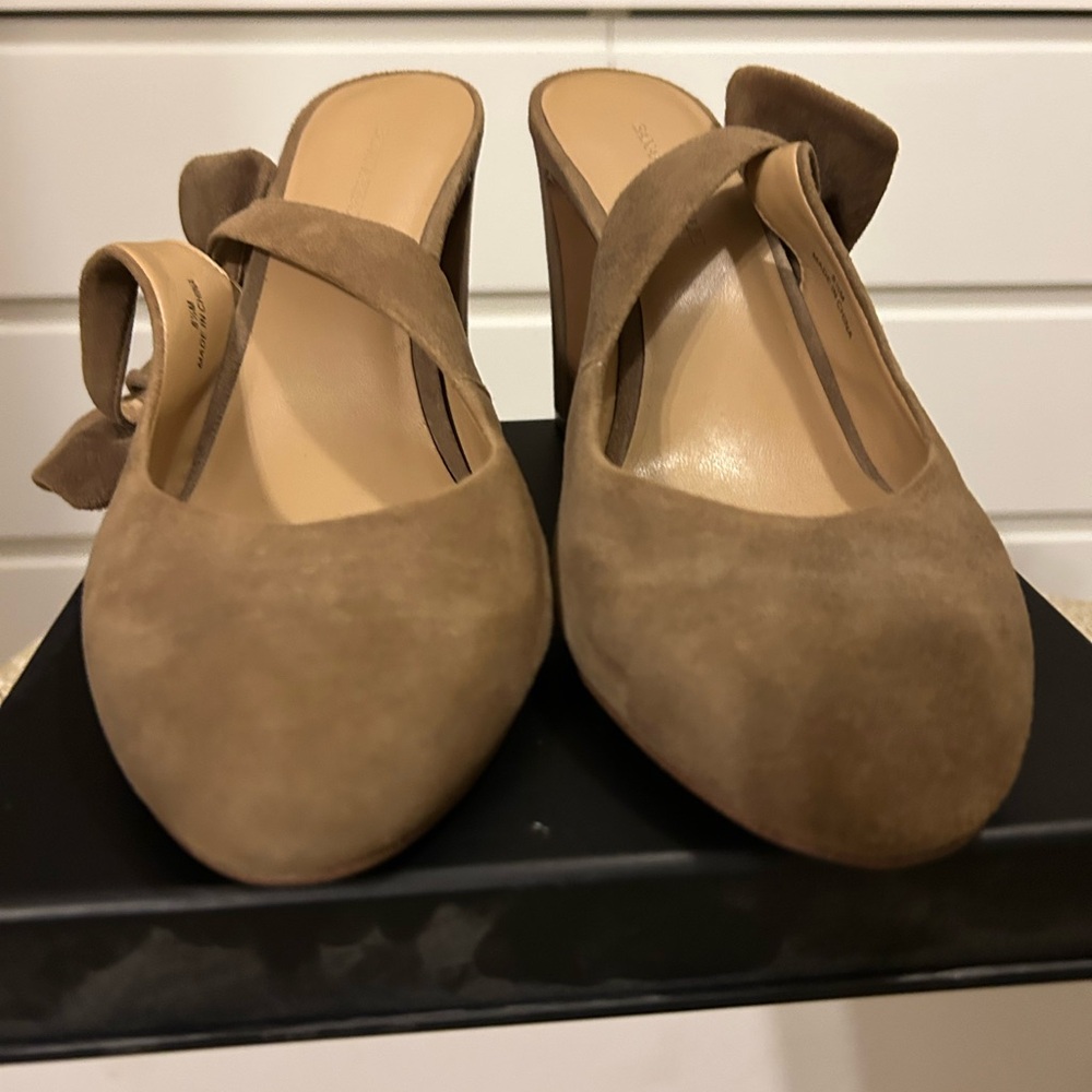 Banana Republic Suede Slingback Pumps in Taupe